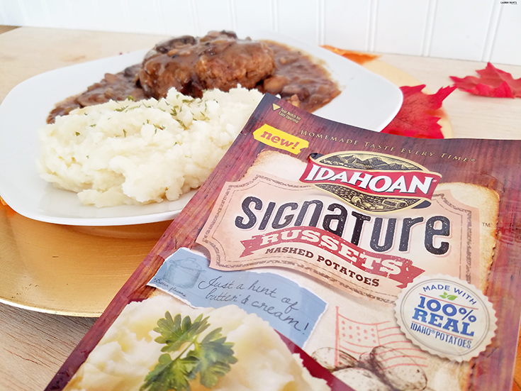 Craving something delicious to celebrate the start of fall? Try this easy to prepare Gluten Free Salisbury Steak recipe paired with Idahoan #SignatureRussets Mashed Potatoes for lunch or dinner today!