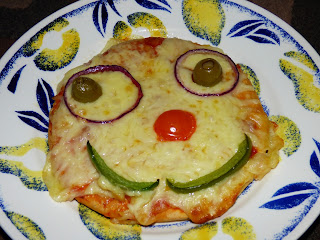 Happy pizza face