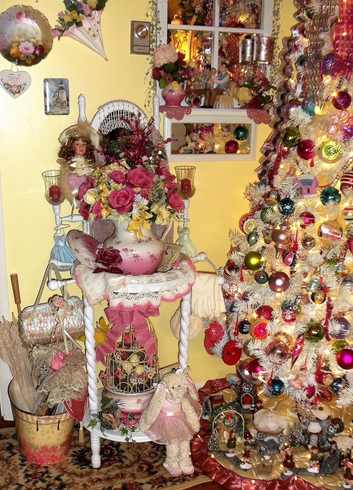 A DEBBIE-DABBLE CHRISTMAS: Sitting Room Christmas Tree and Vignettes ...