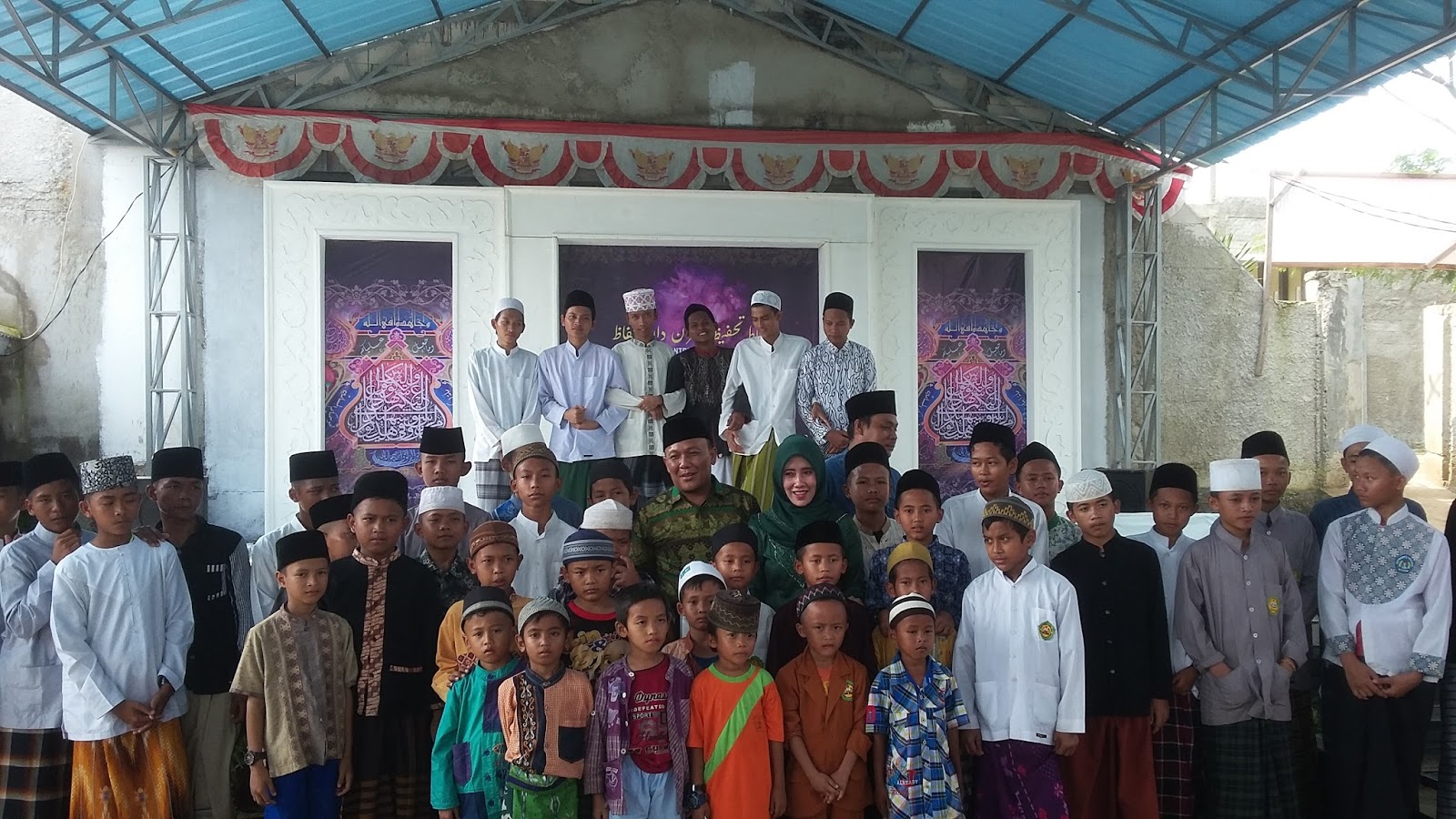 Pondok Pesantren Tahfizhil Qur�an Daarul Huffazh Pondok Pesantren Tahfizhil Qur�an Daarul Huffazh
