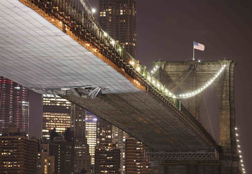 TECH HEIGHT Damaged the Brooklyn Bridge in New York