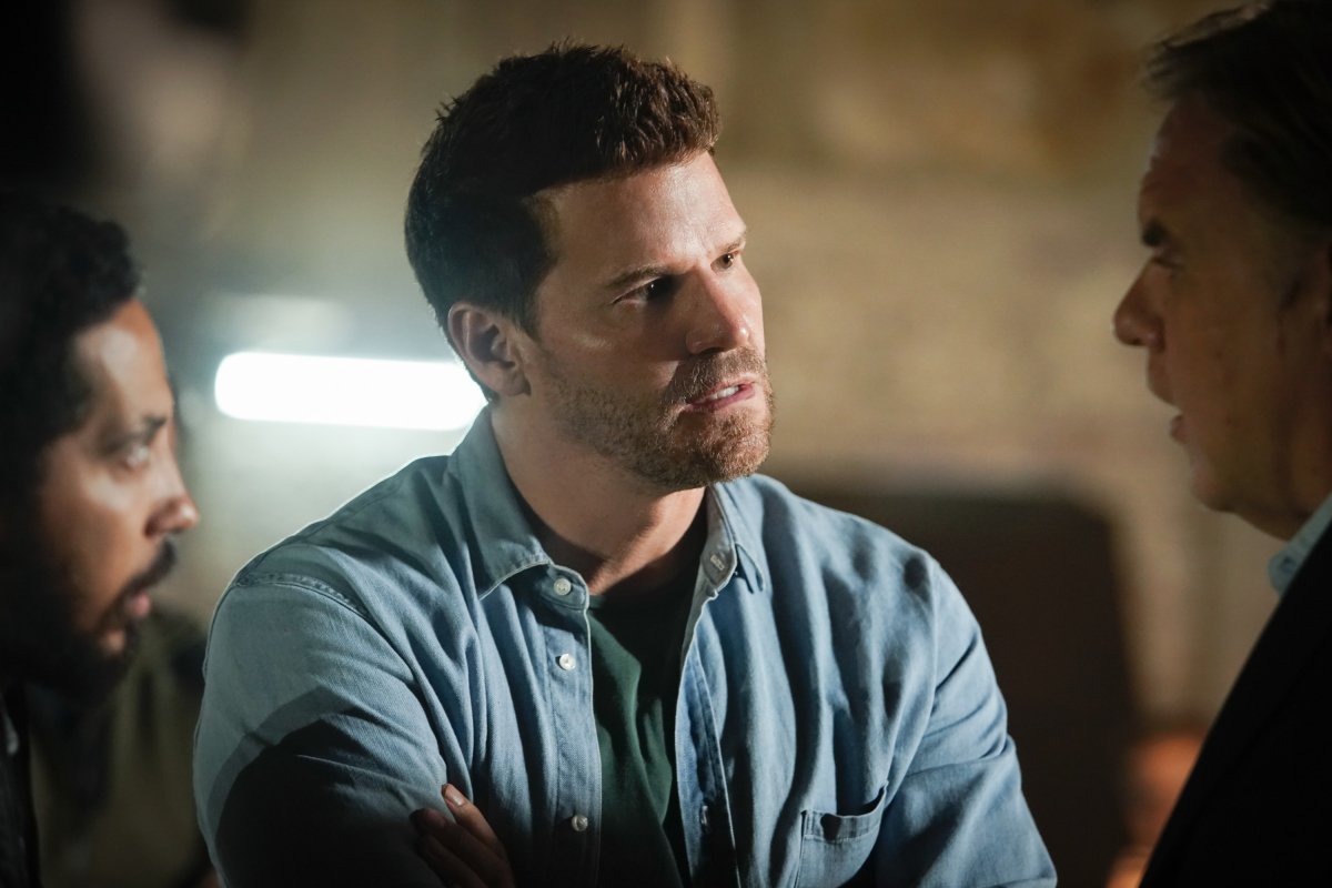 Seal team goggles vision night Historias de la Vieja Loba: SEAL Team. Reseña ep. Ghosts of Christmas Future (1.04). La Malquerida.