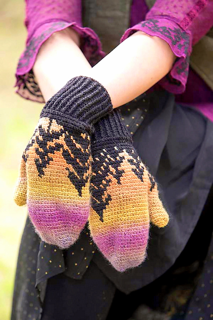dark forrest gloves Crochet pattern
