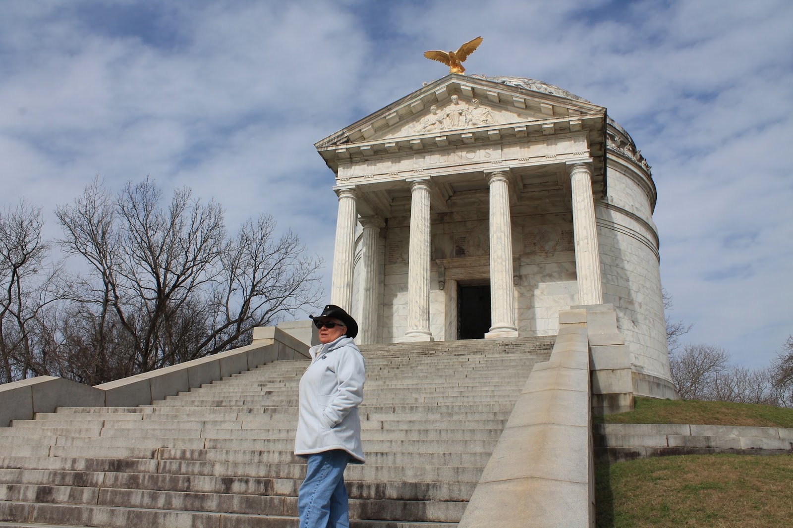 Bob and Carol "Scottish Rovers" 5th Wheeling 2018 01 1416 Vicksburg