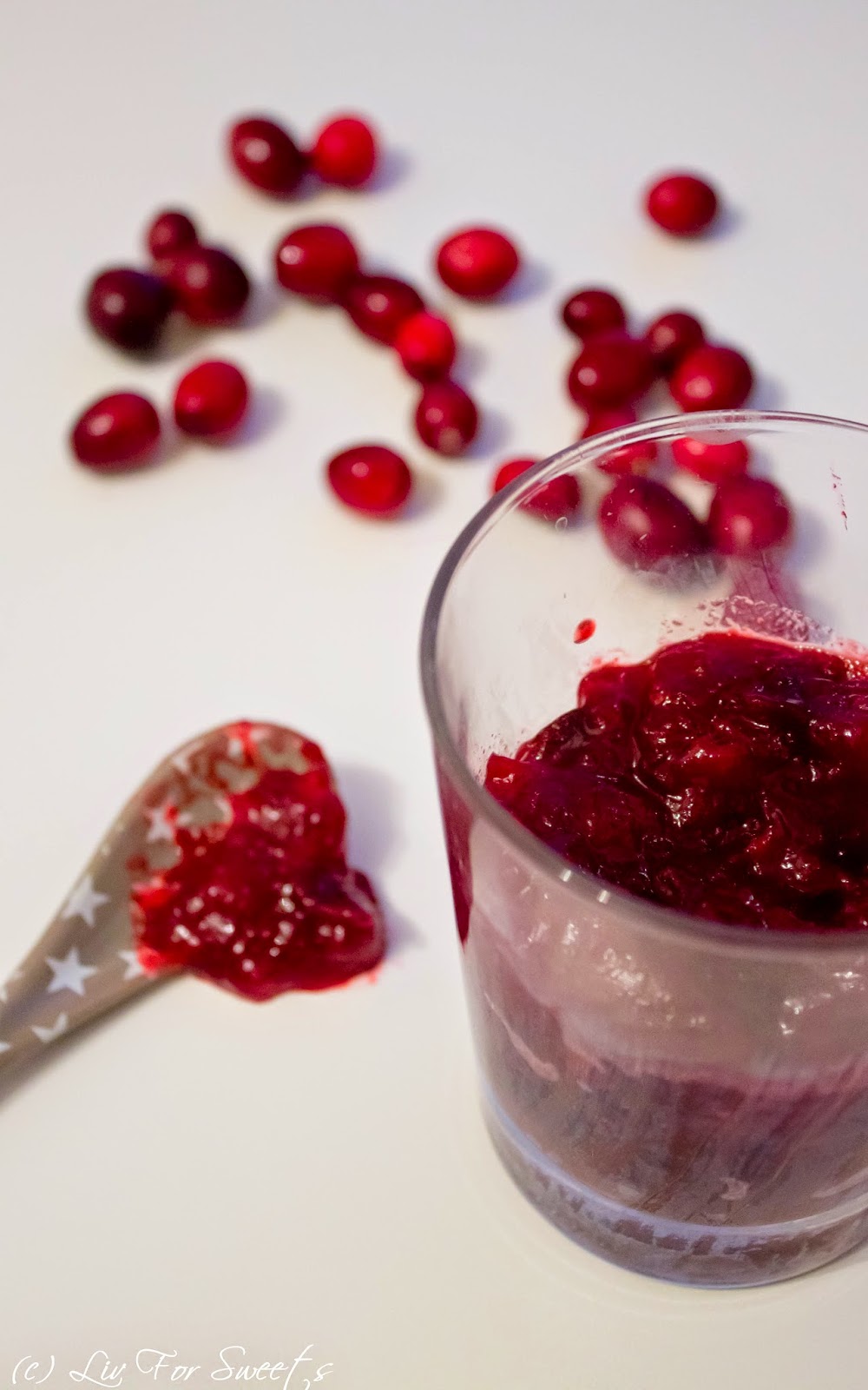 Liv For Sweets: Cranberry-Torte mit Zitronen-Frischkäse-Frosting