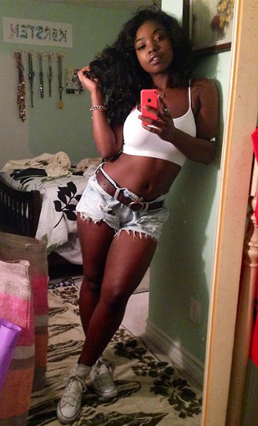 most beautiful sexy black Nubian queen in tight shorts thick legs thighs