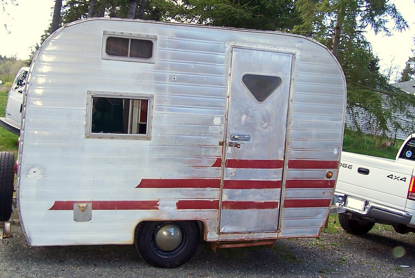 Vintage Travel Trailers: New Exterior Paint on the Vintage ...