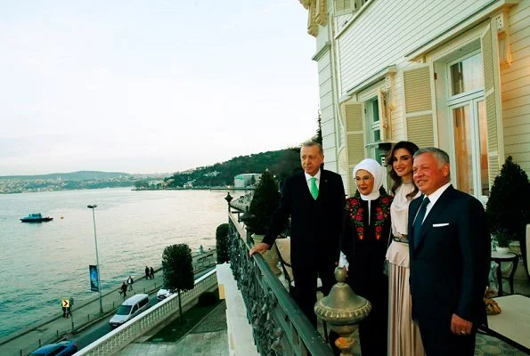 King Abdullah and Queen Rania met with President Recep Tayyip Erdogan and his wife Emine Erdogan