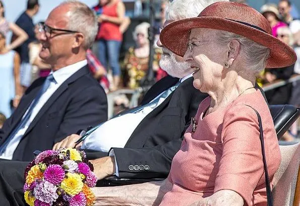 Danish Queen Margrethe visited City Harbor in Sønderborg. The Queen was welcomed by Mayor Erik Lauritzen