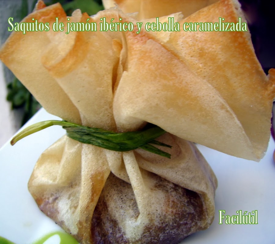 Saquitos-de-jamón-ibérico-y-cebolla-caramelizada
