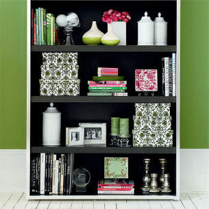 Bungalow 1a: How to Decorate a Bookshelf