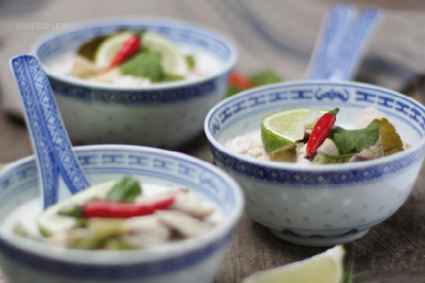 Dreierlei Liebelei: Thailändische Hühnersuppe mit Kokosmilch {Tom Kha Gai}