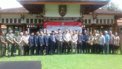 FORKOMPINDA KAB. SRAGEN GELAR APEL BESAR KEBHINEKAAN CINTA DAMAI FORKOMPINDA KAB. SRAGEN GELAR APEL BESAR KEBHINEKAAN CINTA DAMAI