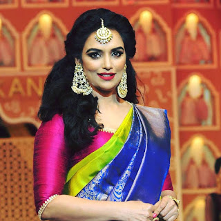 Shweta menon hot, movies, age, ishq, hot photos, date of birth, videos, baby, actress, husband, sreevalsan menon, latest movie, singer, lalee lalee, ishq, daughter, family, facebook