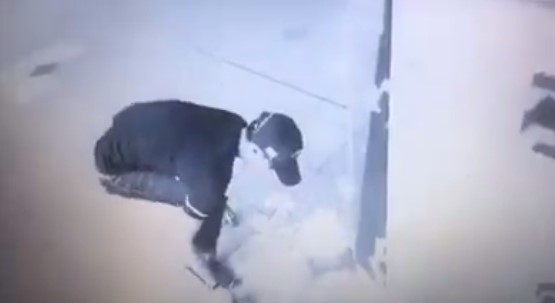 Hasrat Sudah Memuncak Hingga Sudah Bayar Buat Zina, Pria ini Tiba-Tiba Tersadar Hingga Loncat Hasrat Sudah Memuncak Hingga Sudah Bayar Buat Zina, Pria ini Tiba-Tiba Tersadar Hingga Loncat