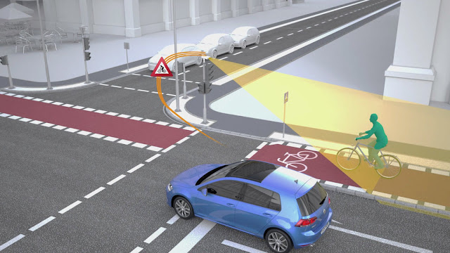 Image Attribute: Sensors at traffic lights detect cyclists and warn the driver / Image No: DB2018AU02367 / Copyright: Volkswagen AG 