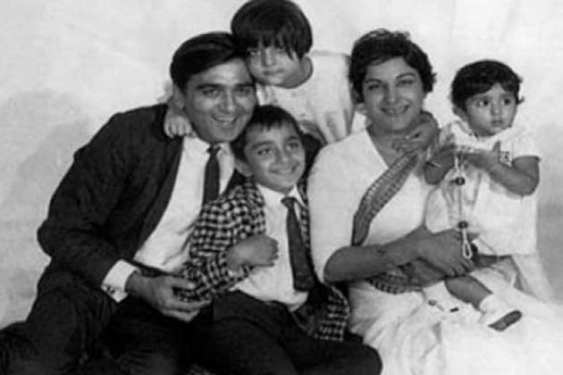 PLACE OF LAUGHTER'S : Sanjay Dutt's Childhood Pictures