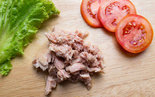 El atún es rico en Omega 3 Tomate y atún