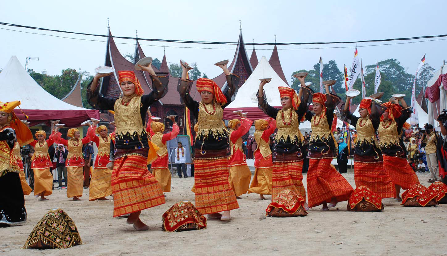 Plate Dance Original Dance Minangkabau Society INDONESIAN CULTURE