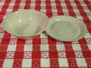 Corelle serving dish and salad plate make another combination for heating in the microwave.