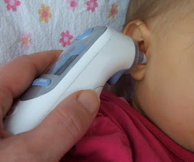 Fiebermessen bei Babys und Kindern ist nicht immer einfach - doch mit diesen Tricks und einem guten Ohrthermometer geht's!