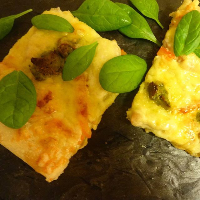 Edels Mat Hvit pizza med kylling & pesto