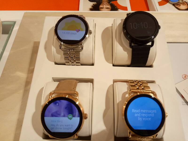 smartphone fossil watch