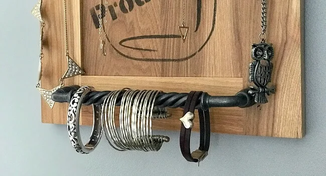 Handle to hold bracelets. 