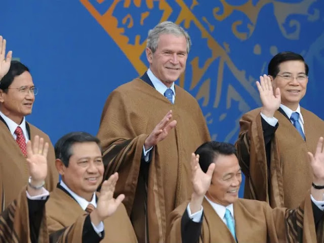 Check Out World Leaders In Traditional Costumes