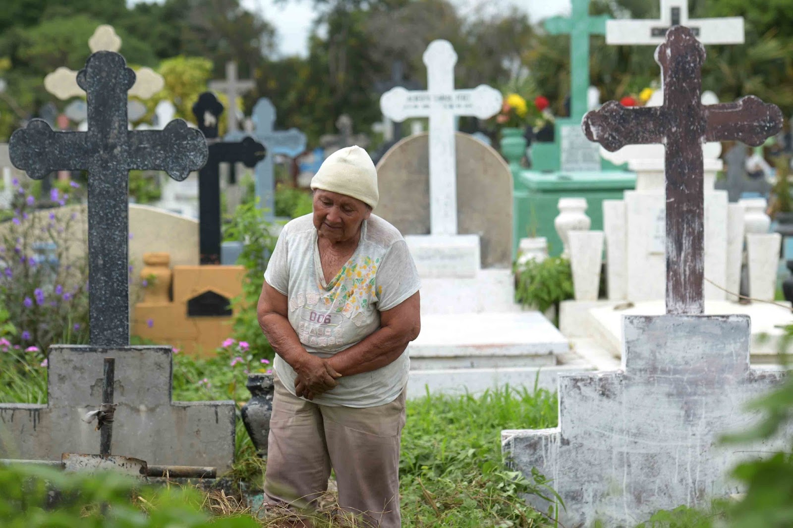 VIVOS VISITAN A LOS MUERTOS EN TODA NICARAGUA.