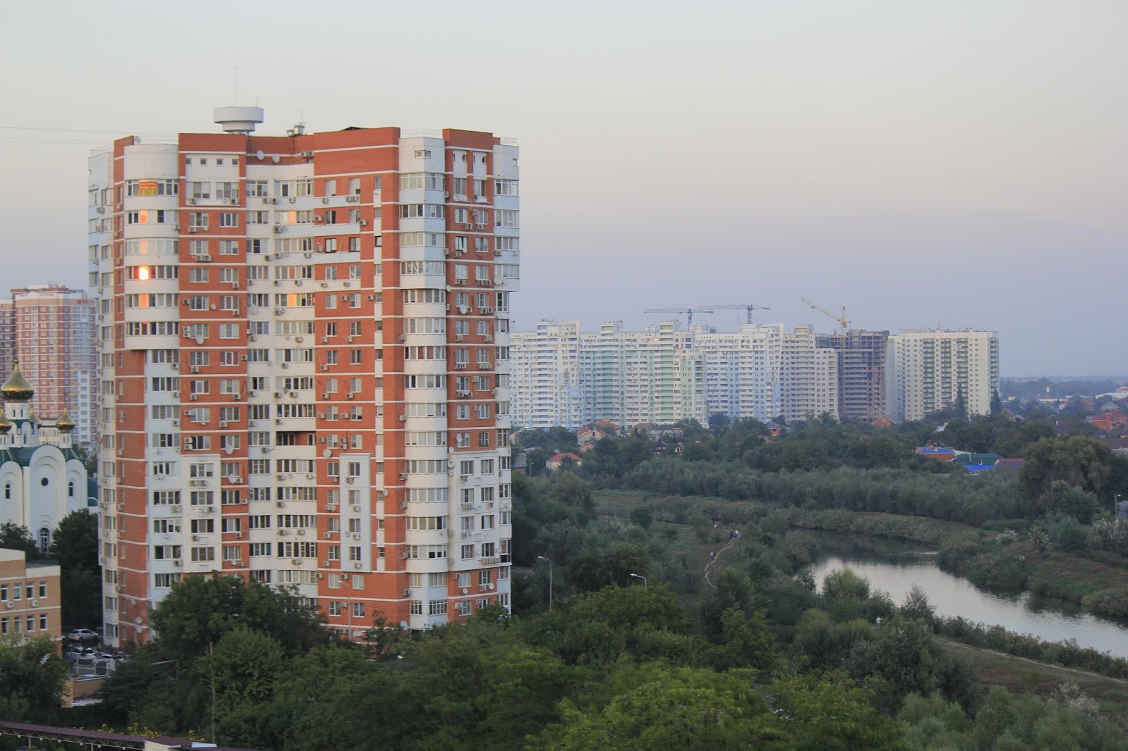 Высокие здания краснодара. Краснодар высотки. Высотные дома Краснодар. Краснодар небоскребы. Краснодар высотки на набережной