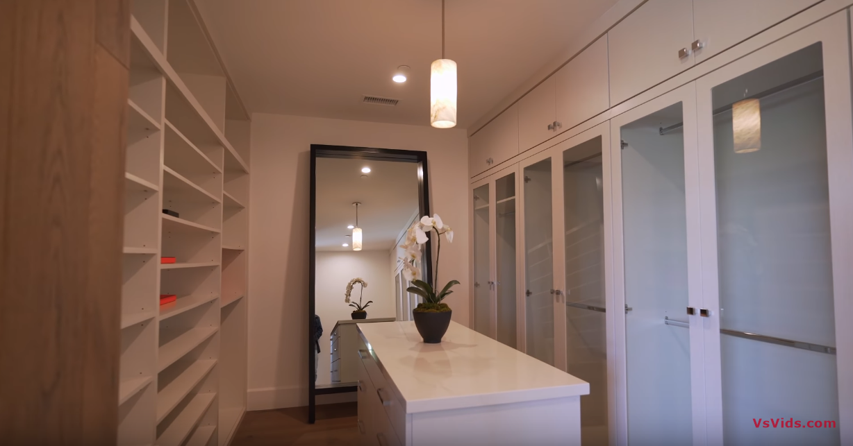 31 Photos vs. Touring a $7,495,000 ENCINO Mansion with 300 Ft Private Driveway! - Luxury Home Tour 31 Photos vs. Touring a $7,495,000 ENCINO Mansion with 300 Ft Private Driveway! - Luxury Home Tour