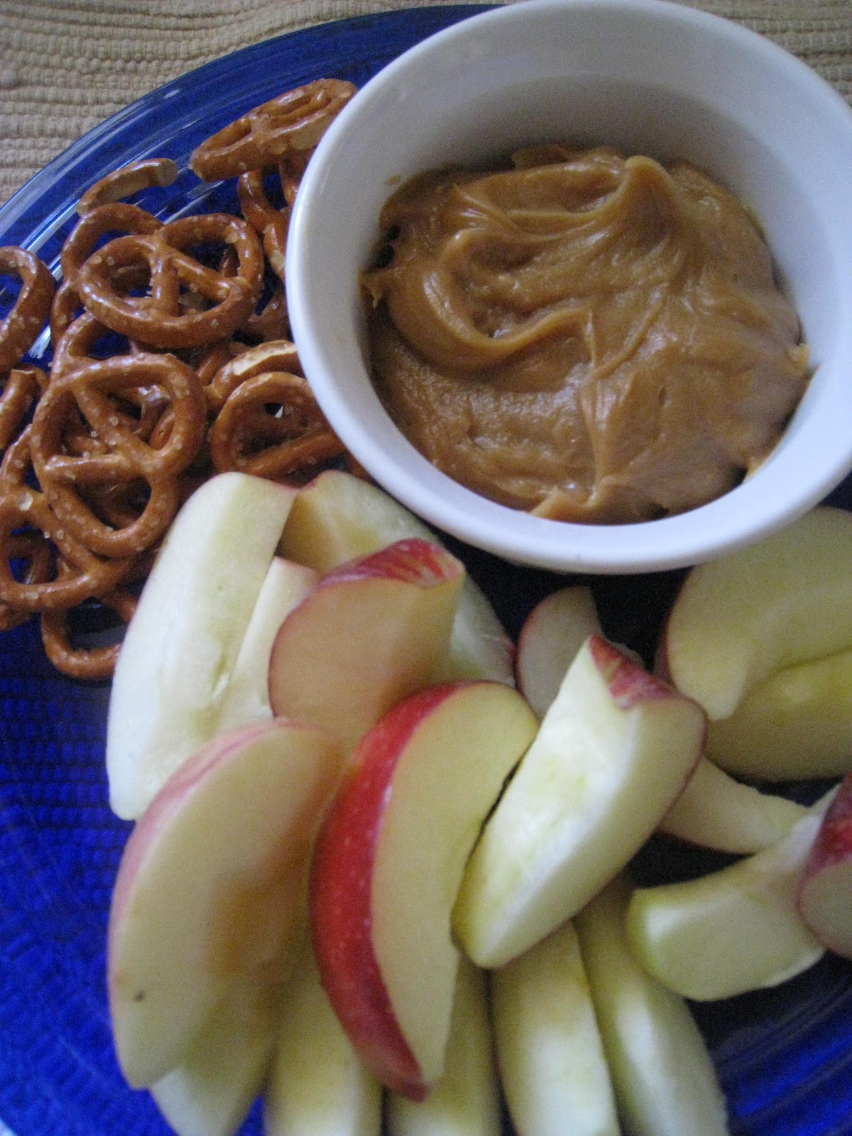 Creamy Peanut Butter Fruit Dip
