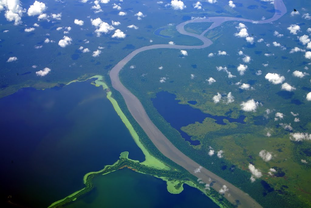 9 Danau Indah dan Eksotis di Papua yang Mungkin Belum Anda Ketahui