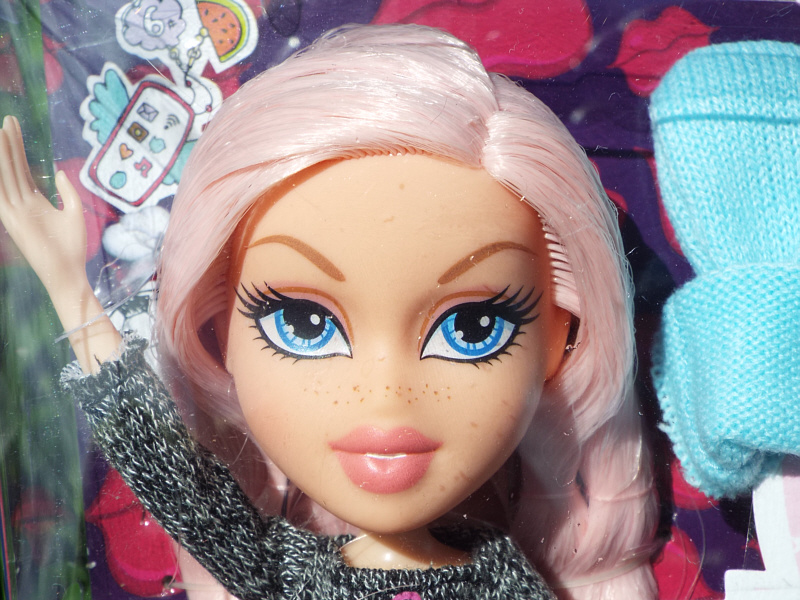 bratz doll selfie