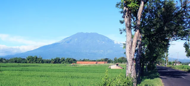 Megahnya Gunung Lawu