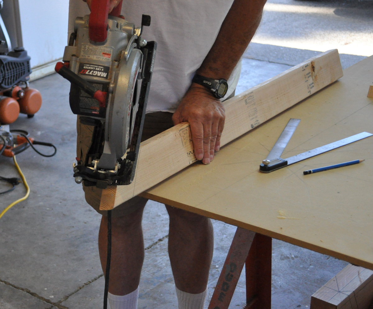 Roof Framing Geometry Cutting Jack Rafters on Irregular Hip Roofs
