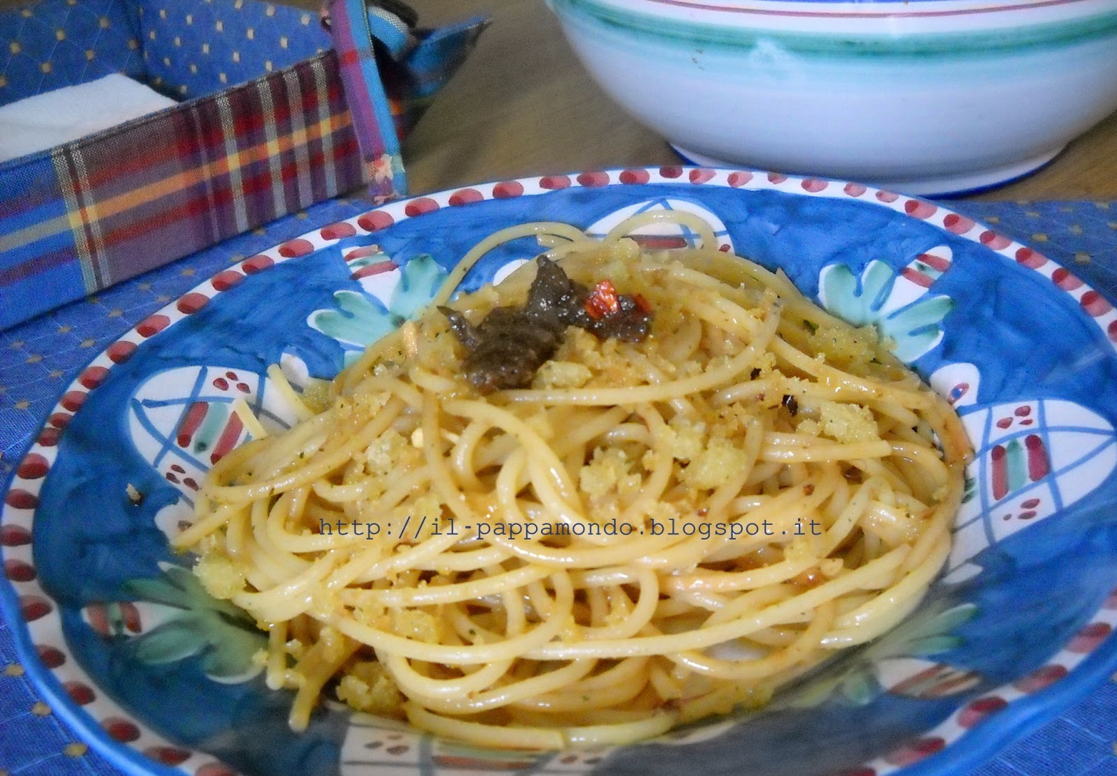 spaghetti piccanti con briciole croccanti