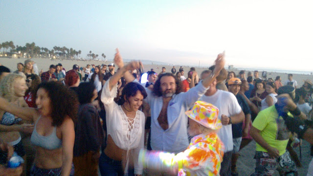 Omar Cherif between Diane and Steve Engel and Amanda at the Venice Beach Drum Circle — 15 October 2017