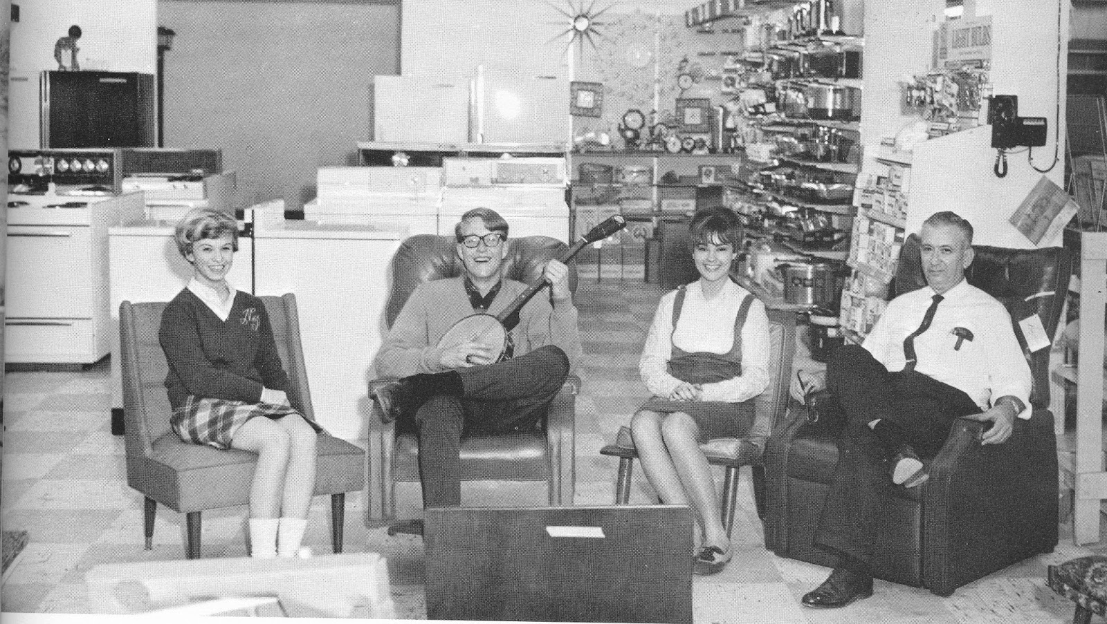 IMAGES OF OUR PAST WESTERN AUTO STORE 100 BLOCK SOUTH JEFFERSON ST