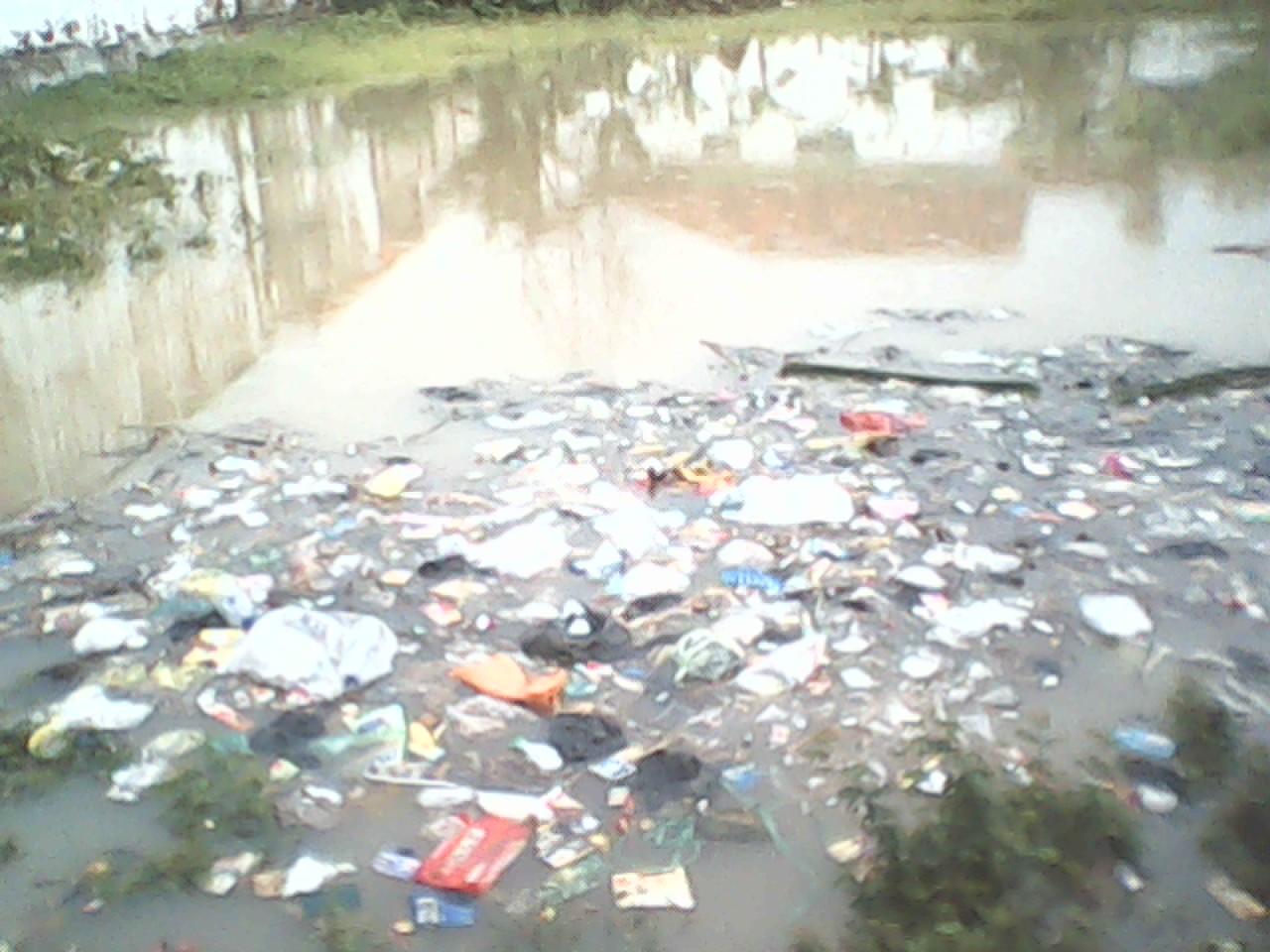Gambar Pencemaran Sungai Oleh Sampah