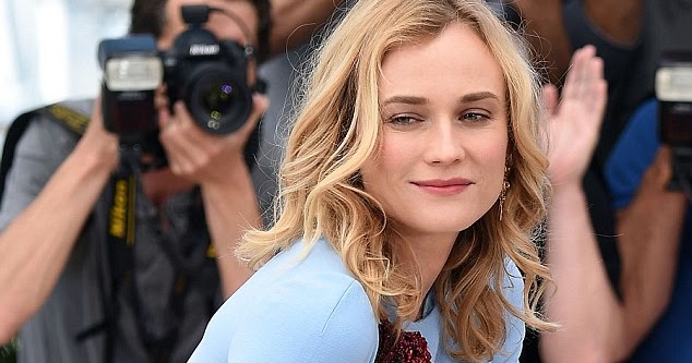 Diane Kruger suffers a wardrobe malfunction at the 2015 Cannes Film ...