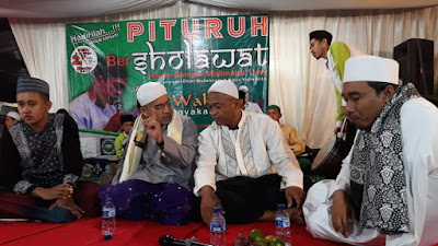 Gus Wahid Getarkan Panggung Pituruh Bersholawat