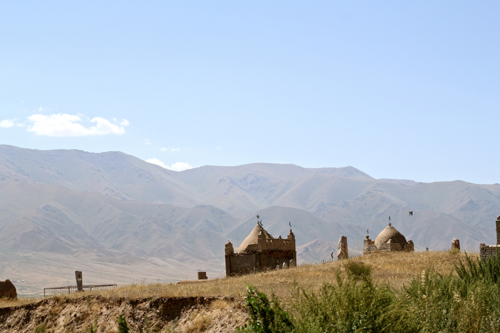 BLOG-MODE-HOMME-guide-voyage-kirghizistan-kygyzstan-travel_conseil-kyzyl-oi_song-kul-lac-lake BLOG-MODE-HOMME-guide-voyage-kirghizistan-kygyzstan-travel_conseil-kyzyl-oi_song-kul-lac-lake