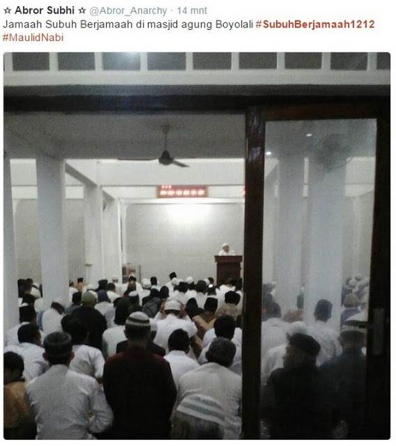 Umat Muslim Berbondong-Bondong Laksanakan Shalat Subuh Berjamaah, Lihat Foto-Fotonya