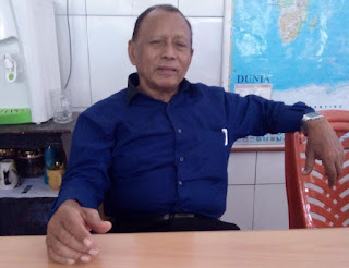 Tanpa Basa-Basi, Inilah Hukuman Berat Siswa SMA yang Merokok dan Angkat Kaki Ke Meja Guru Tanpa Basa-Basi, Inilah Hukuman Berat Siswa SMA yang Merokok dan Angkat Kaki Ke Meja Guru