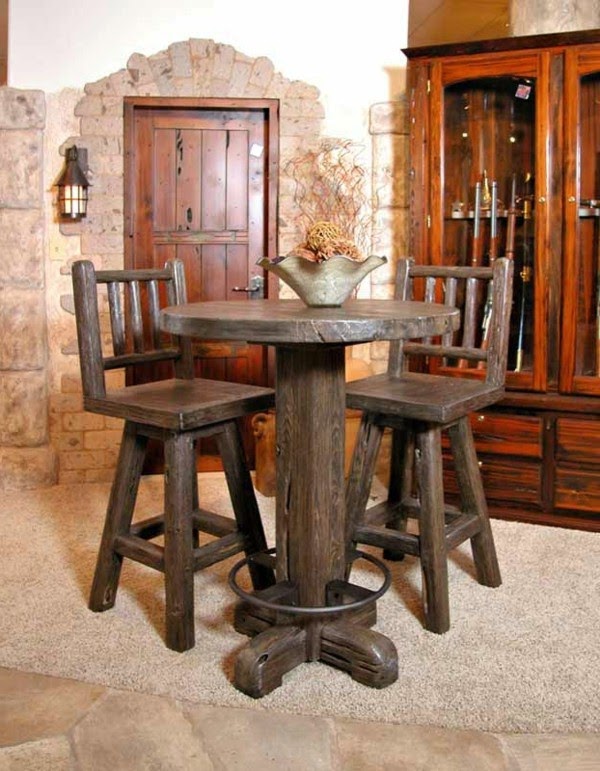 Table made of wood – set design and classic!