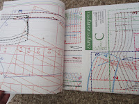 Revista con instrucciones de costura para ropa de bebé