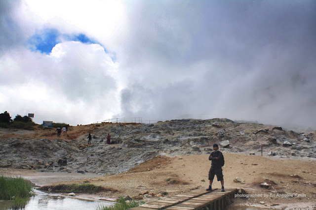 Selfie di depan Kawah Sikidang. Selfie di depan Kawah Sikidang.