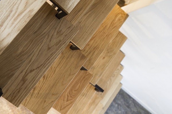 Staircase and desktop at the same time